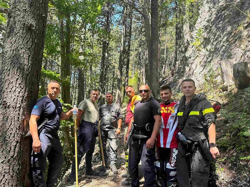 Kosova’da ormanlık alandaki yangın turistik köye yaklaşıyor