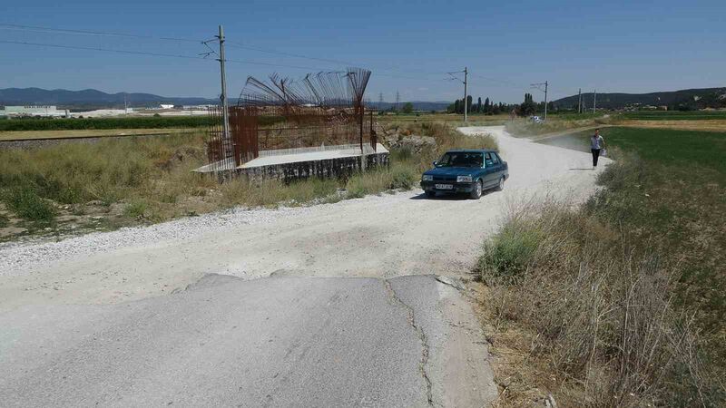 KÖY SAKİNLERİ YOL PROBLEMİNİN