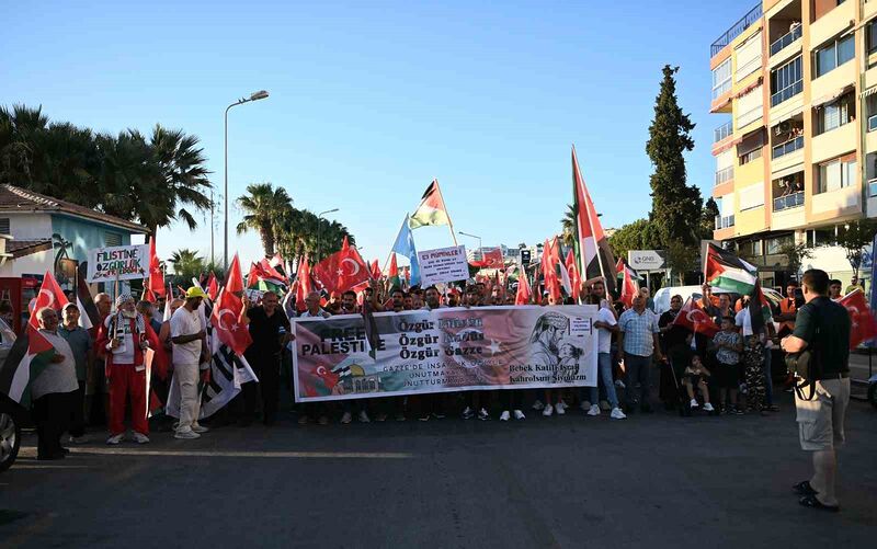 KUŞADASI'NDAN GAZZE'YE DESTEK YÜRÜYÜŞÜ