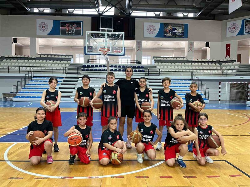 MİLLİ BASKETBOLCU MANOLYA KURTULMUŞ,