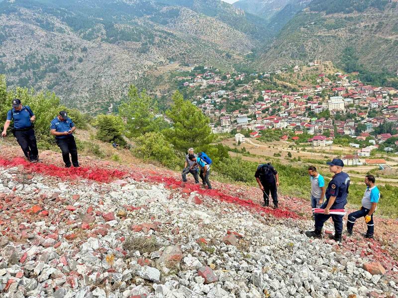 Saimbeyli’de ki dev Türk Bayrağı yeniden ihtişamına kavuştu