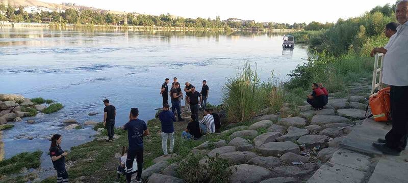 ŞANLIURFA'DA SERİNLEMEK İÇİN BARAJA