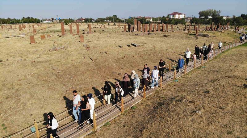 BİTLİS'İN AHLAT İLÇESİNDEKİ SELÇUKLU