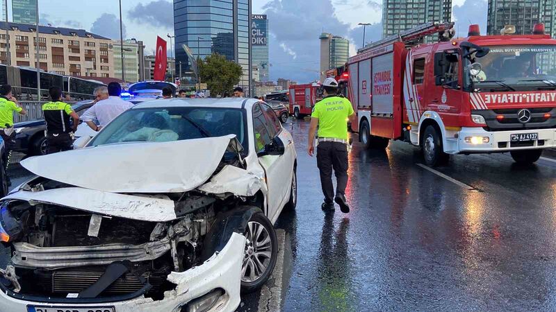 Şişli’de otomobil İETT otobüsüne arkadan çarptı: 3 yaralı