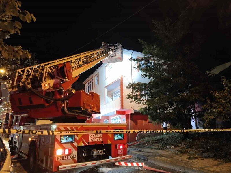 SULTANBEYLİ'DE KÖMÜRLÜKTE ÇIKAN YANGIN