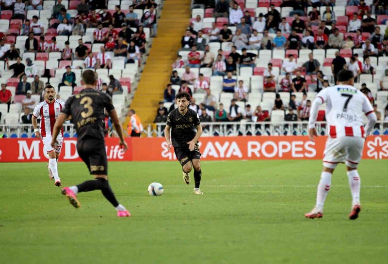 Trendyol Süper Lig: Sivasspor: 0 – Trabzonspor: 0 (İlk yarı)