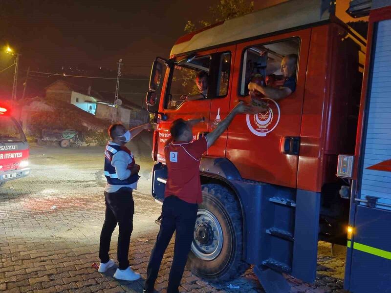 Türk Kızılay’dan orman yangınlarının devam ettiği illere destek