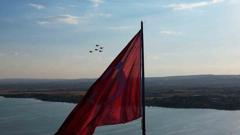 TÜRK HAVA KUVVETLERİ AKROBASİ