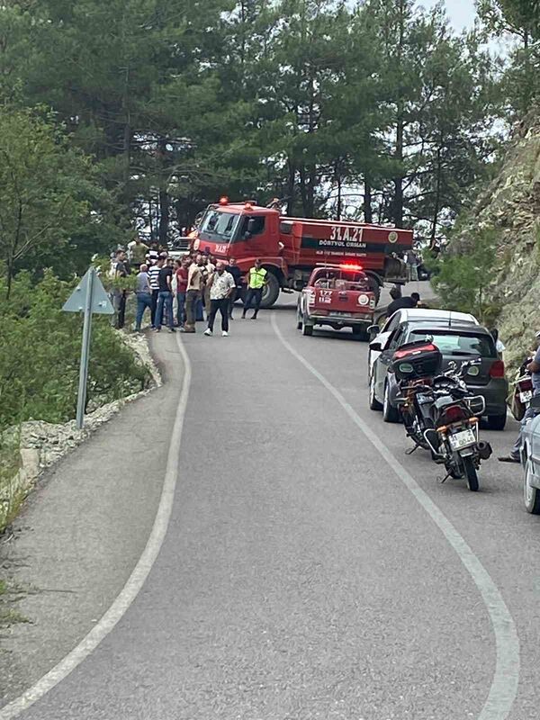 HATAY’DA YAYLA YOLUNDA UÇURUMDAN