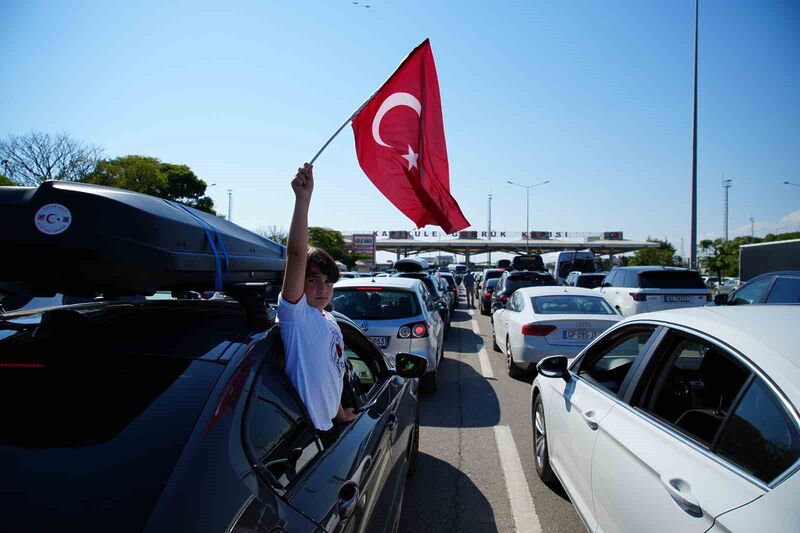 KAPIKULE SINIR KAPISI’NDA GURBETÇİLERİN