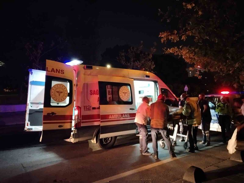 Üsküdar’da sürücüsünün kontrolünden çıkan araç takla attı: 1 yaralı