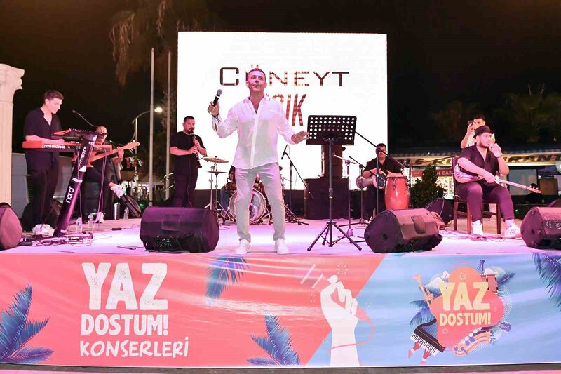 KIZKALESİ MEYDANI'NDA GERÇEKLEŞEN KONSERDE,