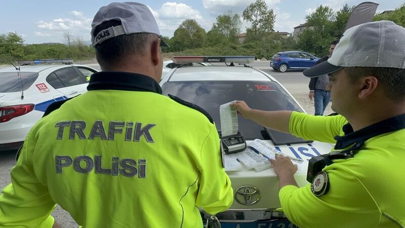 140 araç trafikten men edildi 17 sürücüye alkolden işlem yapıldı