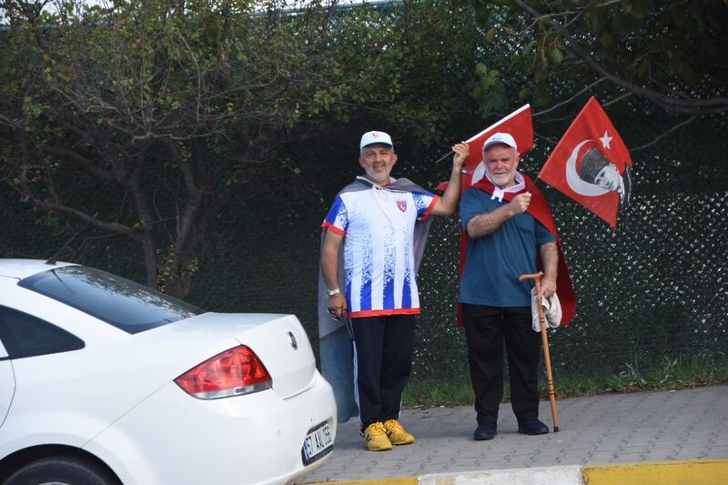 90 kilometre yürüyerek yol sorunlarına çözüm aradılar