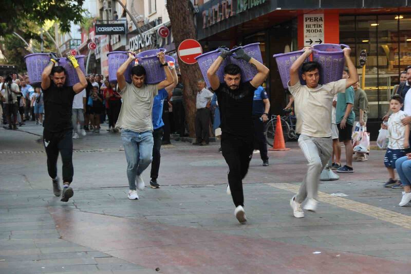 Alaşehir’de Üzüm Festivali renkli görüntülere sahne oldu