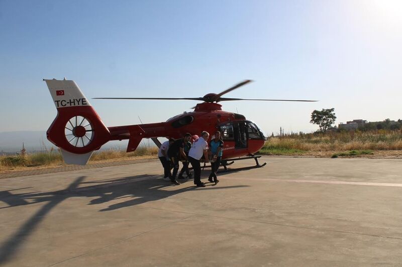 Ambulans helikopterle hastaneye kaldırılan minik Hamit yaşam savaşını kaybetti