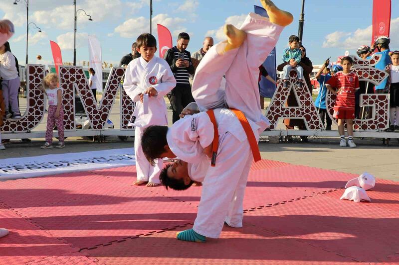 Avrupa Spor Haftası’nda Ağrı’da farklı branşlarda gösteriler düzenlendi