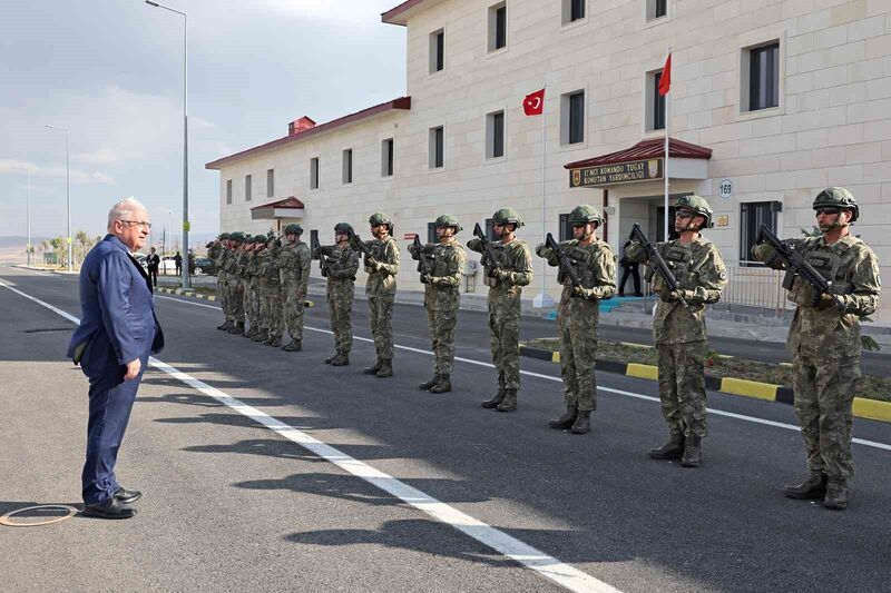 BAKAN GÜLER, KOMANDO BİRLİĞİNDE