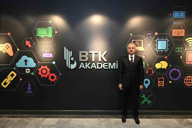 Bakan Uraloğlu, BTK Akademi’nin mobil uygulamasının kullanıma açıldığını duyurdu