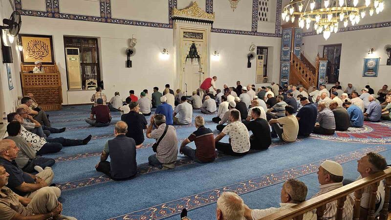 BANDIRMA’DA MEVLİD KANDİLİ'NDE CAMİLER