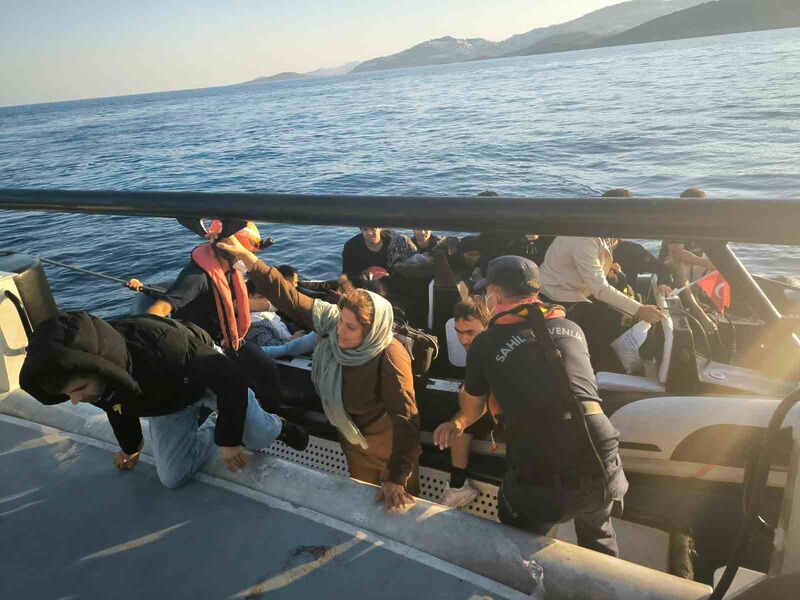 MUĞLA’NIN BODRUM İLÇESİ AÇIKLARINDA 100 DÜZENSİZ GÖÇMEN YAKALANDI, 2 GÖÇMEN