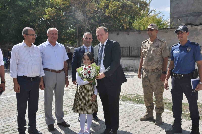 Bulanık’ta ilk ders zili çaldı