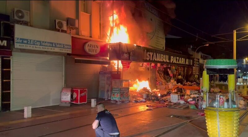 BURSA'DA HEDİYELİK EŞYA MAĞAZASINDA