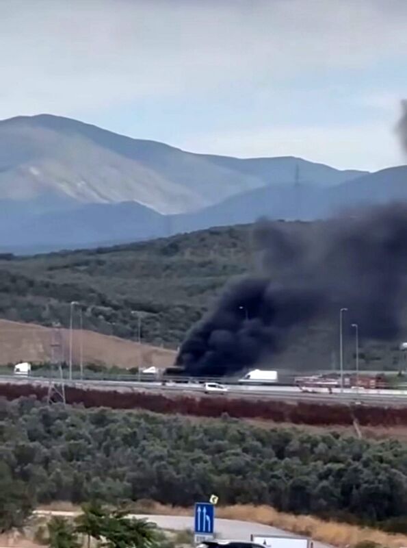 BURSA'DA TIR ALEVLERE TESLİM