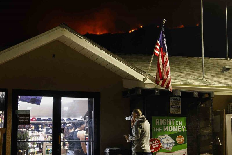 California’daki üç orman yangınında 100 bin dönümden fazla alan kül oldu