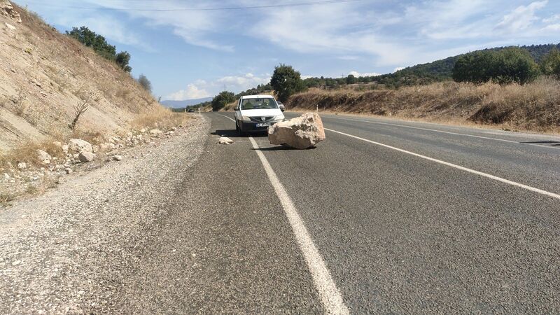 ÇEVRE YOLUNA TAŞ ÜŞTÜ