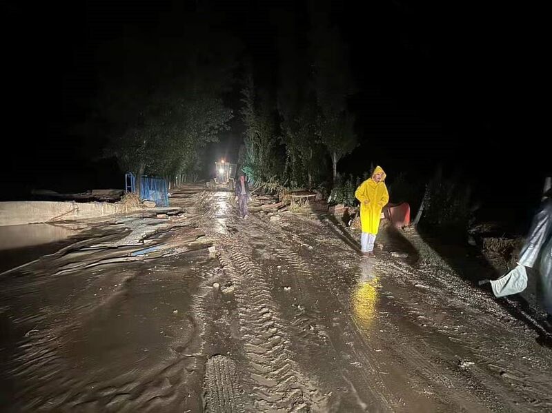 Çorum’da etkili olan sağanak yağış ve rüzgar hayatı felç etti