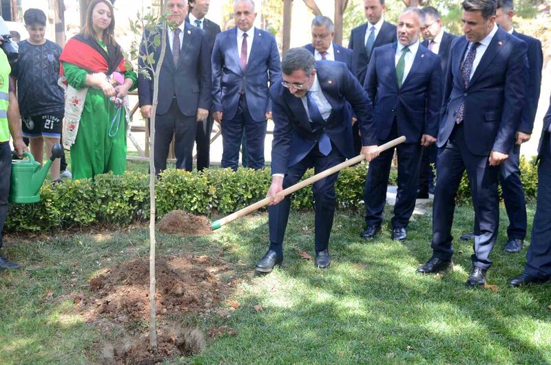 CUMHURBAŞKANI YARDIMCISI CEVDET YILMAZ,