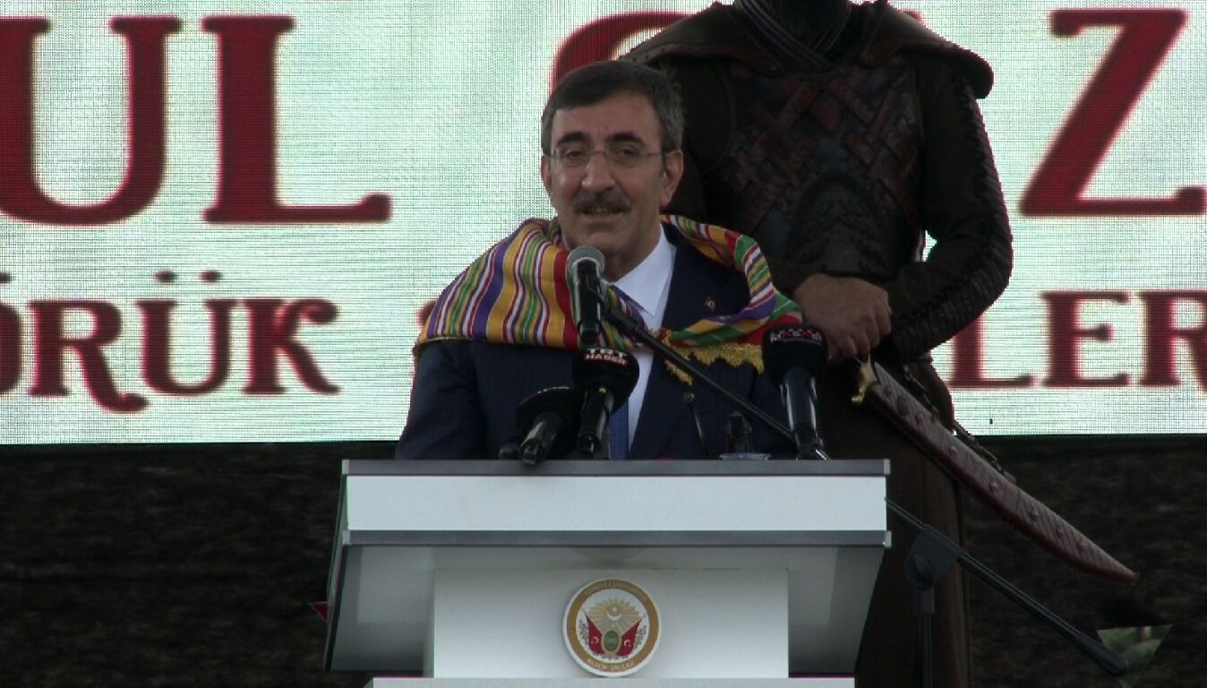 CUMHURBAŞKANI YARDIMCISI CEVDET YILMAZ PROGRAMDA BİR KONUŞMA YAPTI