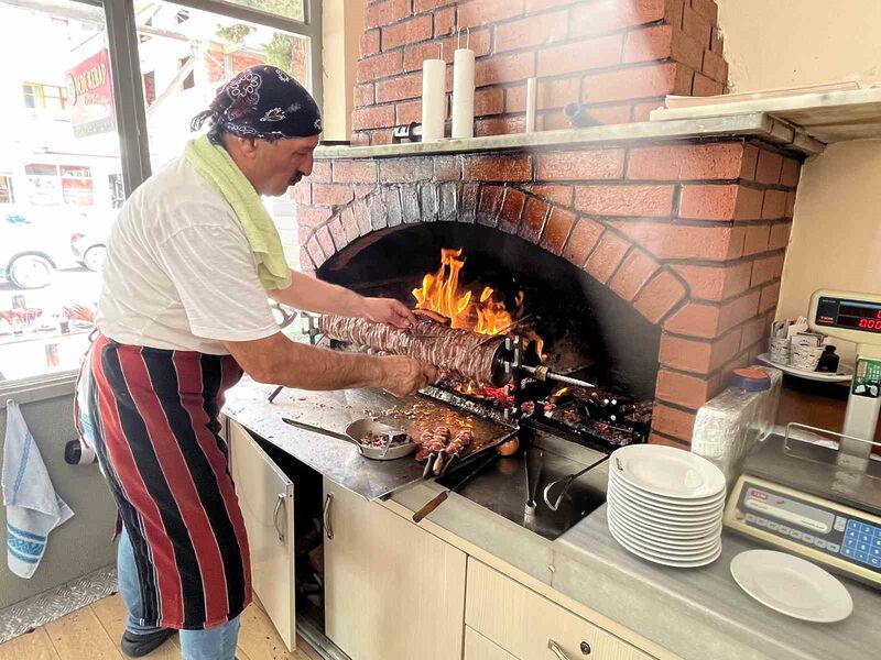 ARTVİN'DE CAĞ KEBABIYLA MEŞHUR