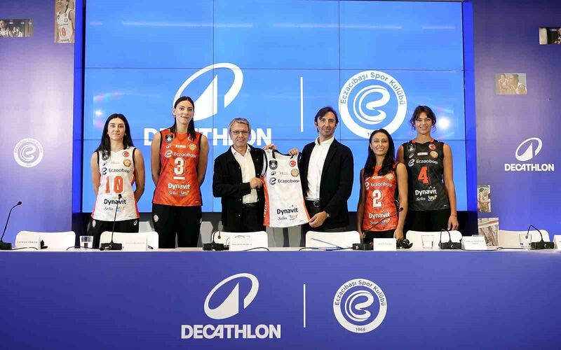 ECZACIBAŞI DYNAVİT VOLEYBOL TAKIMI'NIN FORMA TANITIMI VE YENİ FORMA SPONSORLUK