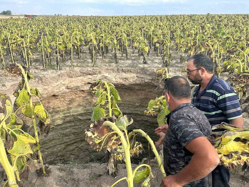 Eskişehir’de dev obruk oluştu