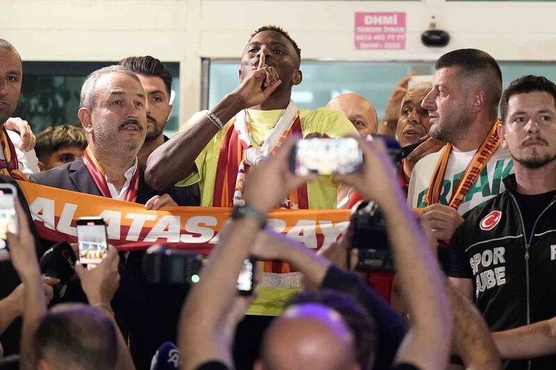 Galatasaray’ın yeni transferi Victor Osimhen, İstanbul’a geldi