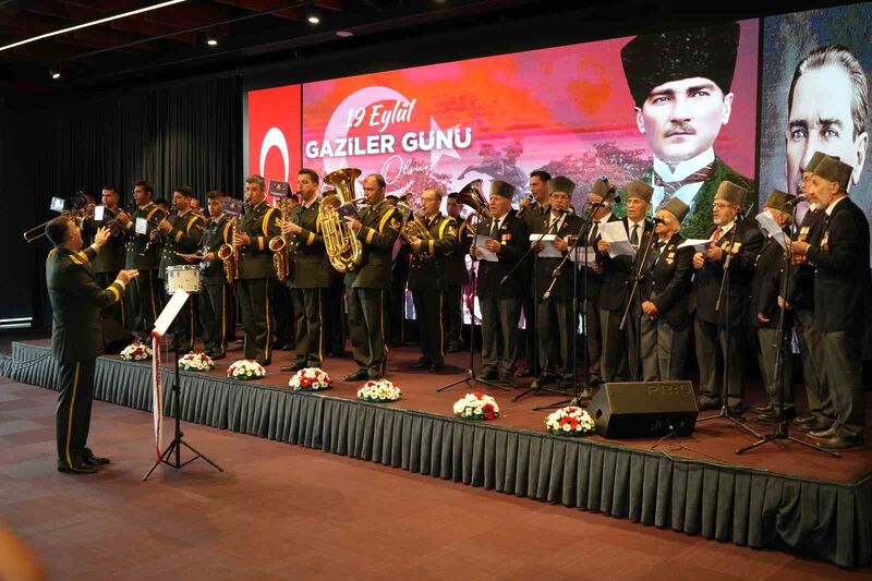 Gaziler Günü: Gaziler ve askerlerden oluşan koro konser verdi