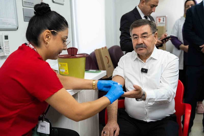 Gölbaşı Belediye Başkanı Odabaşı, Kızılay’a kan bağışında bulundu