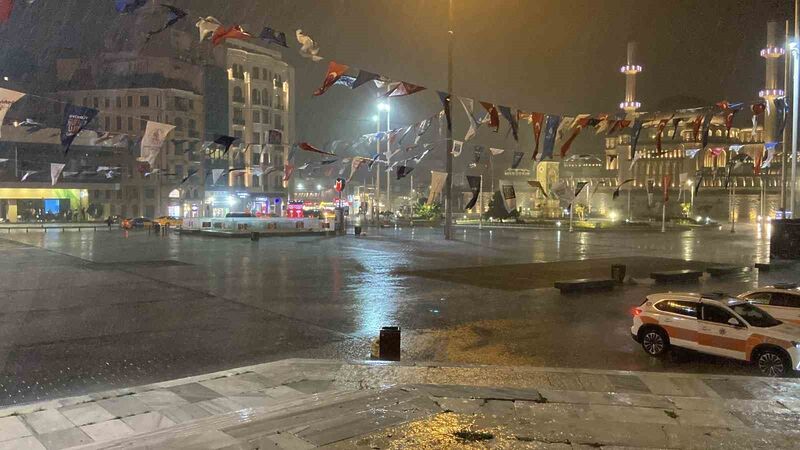 İSTANBUL’DA  SAĞANAK YAĞIŞ