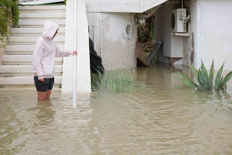 İtalya’da sel: Binden fazla kişi evlerinden tahliye edildi