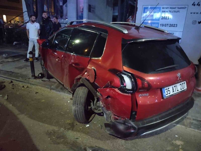 KADIKÖY'DE SEYİR HALİNDEKİ LÜKS