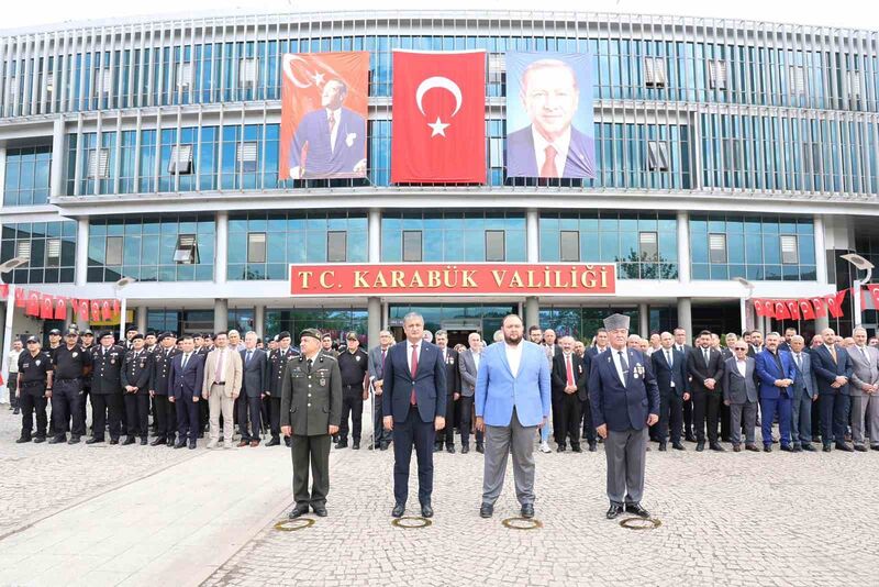 KARABÜK'TE, MUSTAFA KEMAL ATATÜRK’E