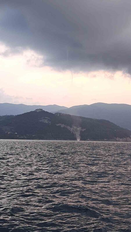 Karadeniz’de oluşan hortumlar kamerada