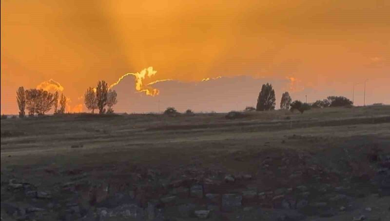 KARS'TA GÖKYÜZÜ KIZARDI GÖRENLER