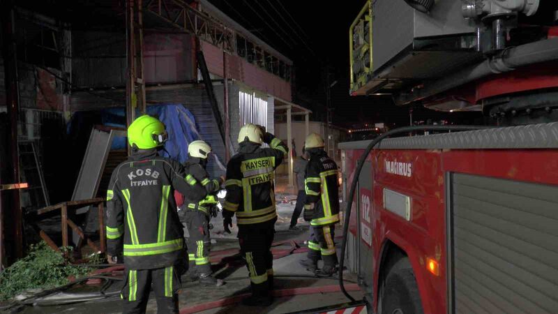 Kayseri’de yangın paniği: 3 iş yeri küle döndü