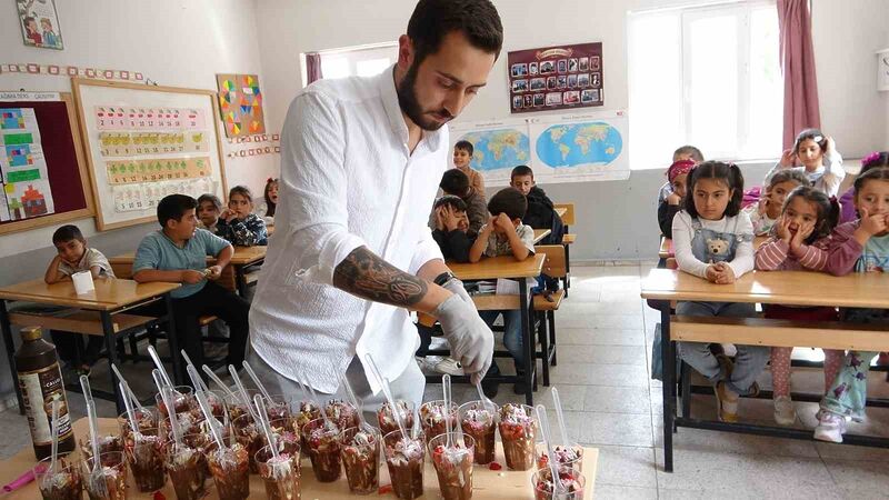 VAN'DA ‘TATLI YEMEYEN ÇOCUK