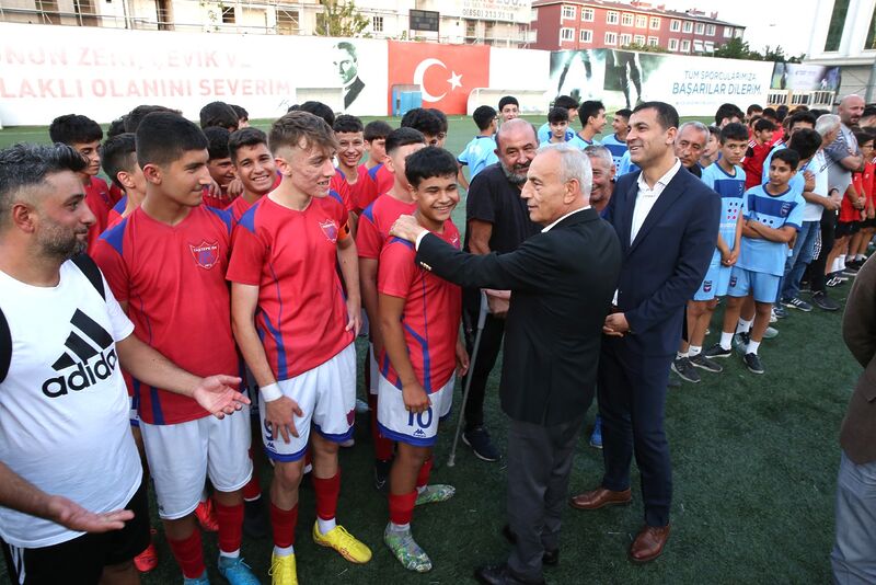 Küçükçekmece’de U14-U16 Futbol Turnuvası kupa töreni düzenlendi