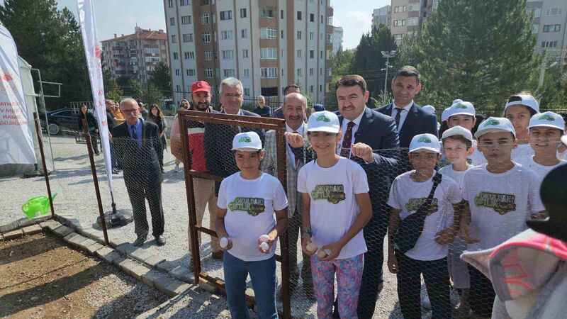 Kütahya’da ’Okuldaki çiftlik’ projesi ile hasat heyecanı yaşandı