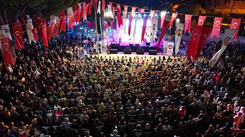 KUYUCAK, KURTULUŞ GÜNÜNÜ KONSERLE